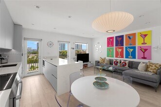 363 Washington Ave in Miami Beach, FL - Building Photo - Building Photo