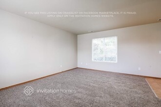 13205 122nd Ave E in Puyallup, WA - Foto de edificio - Building Photo