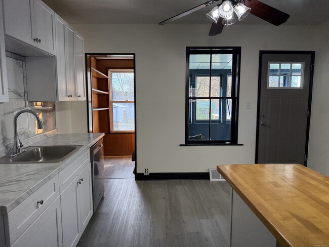 15 Freestone Ave in Portland, CT - Building Photo - Building Photo