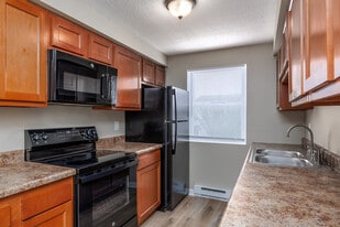 Country Townhomes in Cortland, NY - Building Photo