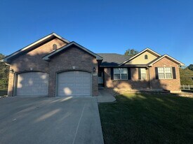 172 Ridgeview Dr in St. Robert, MO - Building Photo