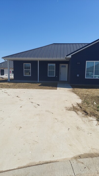 1702 Prey Ct in Moberly, MO - Building Photo