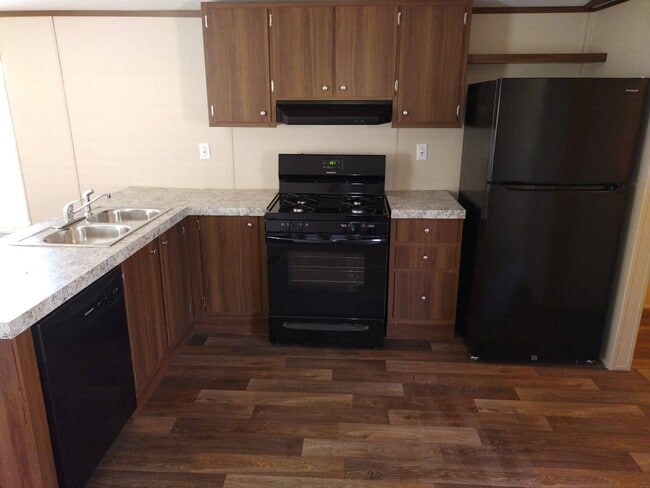 212 E 5th Ave in Winfield, KS - Building Photo - Building Photo