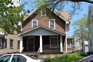1225 8th St SE in Minneapolis, MN - Building Photo