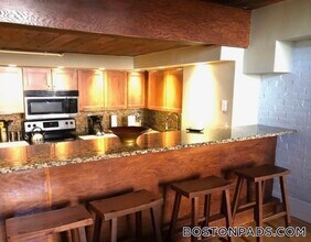 113 Beacon St, Unit 2F in Boston, MA - Foto de edificio - Building Photo