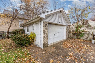 4806 Peachtree Ave in Louisville, KY - Foto de edificio - Building Photo