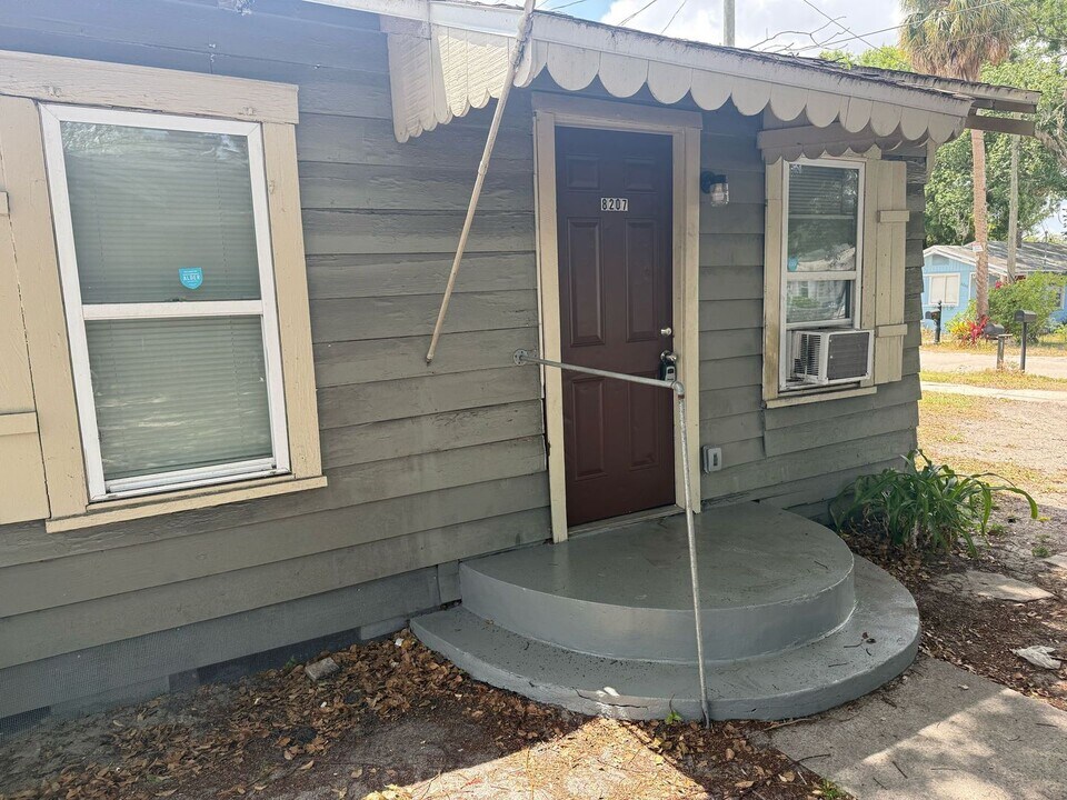 8207 N 12th St in Tampa, FL - Building Photo