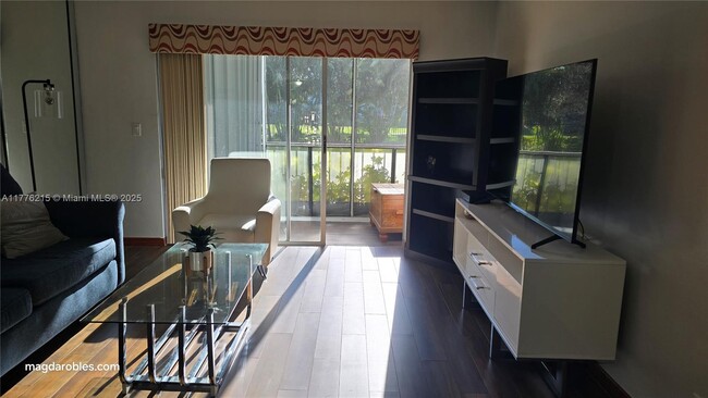 1200 Hillcrest Ct in Hollywood, FL - Foto de edificio - Building Photo