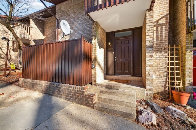 9250 Three Oaks Dr in Silver Spring, MD - Building Photo - Building Photo