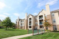 Truman Farm Villas in Grandview, MO - Foto de edificio - Building Photo