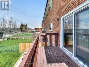 219 Shawnee Cir in Toronto, ON - Building Photo - Building Photo