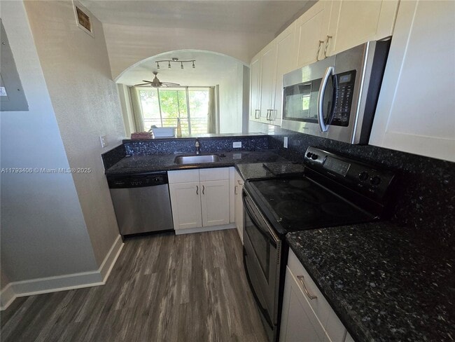 119 Royal Pk Dr in Oakland Park, FL - Building Photo - Building Photo