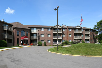 Lakewood Hills Apartments in White Bear Lake, MN - Foto de edificio - Building Photo