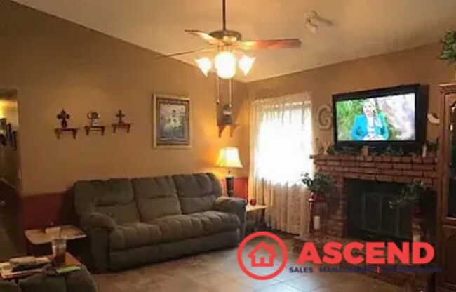 4101 Thatch Ave in Bakersfield, CA - Building Photo - Building Photo