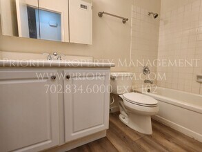 7070 Mountain Moss Dr in Las Vegas, NV - Building Photo - Building Photo