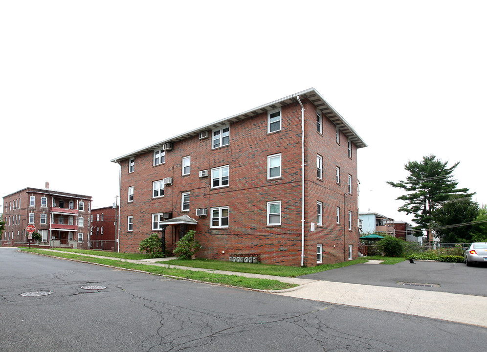 70 Lyman St in New Britain, CT - Building Photo