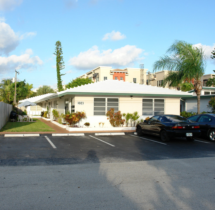 1023 N Victoria Park Rd in Fort Lauderdale, FL - Building Photo