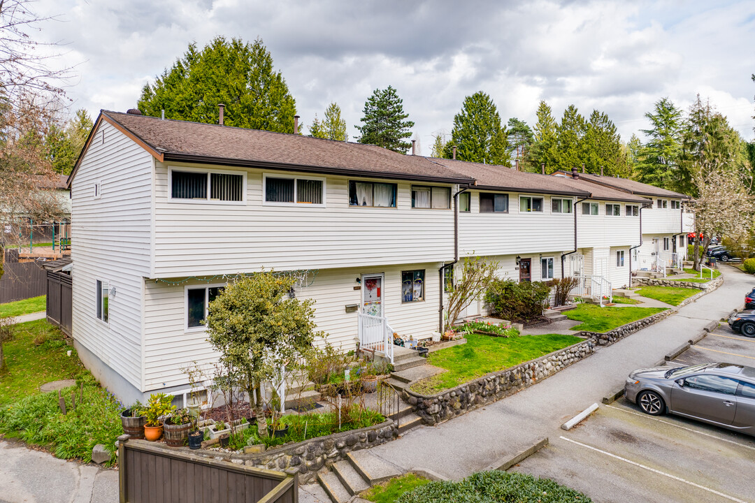 3202-8950 Ganymede Pl in Burnaby, BC - Building Photo