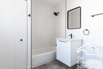 940 W Carmen Ave, Unit 205 in Chicago, IL - Building Photo - Building Photo