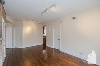 3453 N Wolcott Ave, Unit 2 in Chicago, IL - Foto de edificio - Building Photo