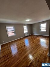 815 Red Rd in Teaneck, NJ - Building Photo - Building Photo