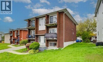 628 Victoria St S in Kitchener, ON - Building Photo