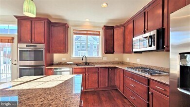 10607 School St in Fairfax, VA - Building Photo - Building Photo