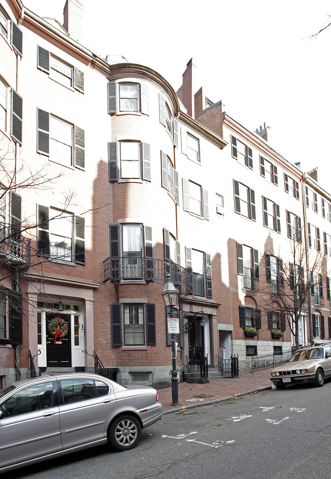 West Cedar & Chestnut Street Apartments in Boston, MA - Building Photo - Building Photo