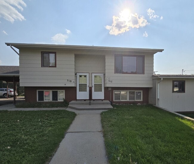 property at 515 S 4th St
