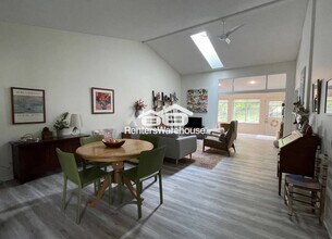 10845 Lexington Dr in Eden Prairie, MN - Foto de edificio - Building Photo