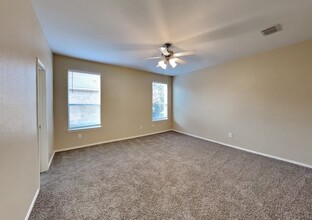 1302 Spanish Moss Dr in Burleson, TX - Building Photo - Building Photo