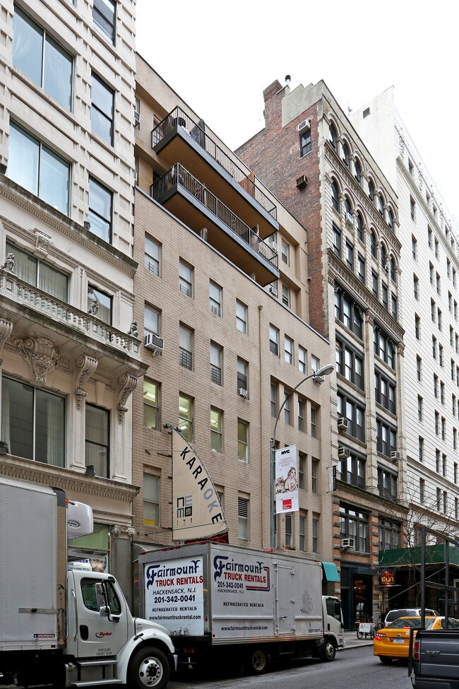 52-54 E 13th St in New York, NY - Foto de edificio - Building Photo