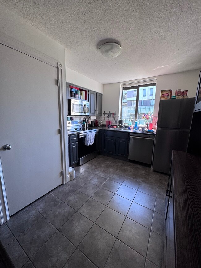1026 Johnson St in Victoria, BC - Building Photo - Building Photo