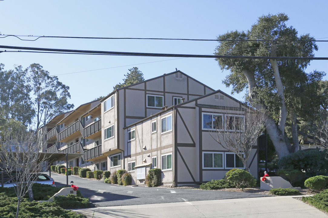 935 Lighthouse Ave in Pacific Grove, CA - Building Photo