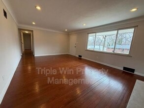 30 Rolling Hills Dr in Florissant, MO - Building Photo - Building Photo