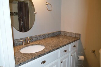 101 Lakeforest Dr in Greer, SC - Foto de edificio - Building Photo