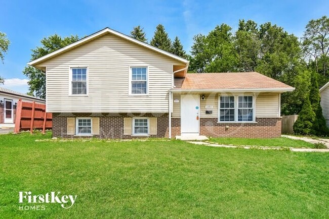 property at 1493 Glen Ellyn Rd
