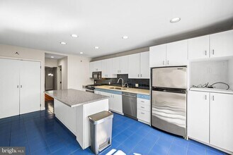 438 Spruce St in Philadelphia, PA - Building Photo - Building Photo