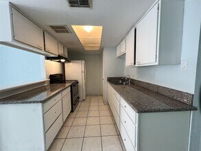 7247 Cook Rd in Houston, TX - Building Photo - Building Photo