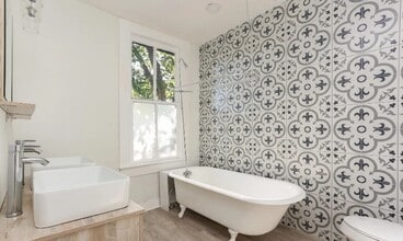 2106 Saunders Ave, Unit B in San Antonio, TX - Foto de edificio - Building Photo