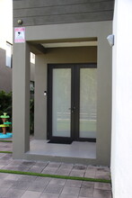 2942 SW 27th Ter in Miami, FL - Building Photo - Building Photo