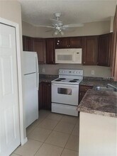 6 Manor Ct in Englewood, FL - Building Photo - Building Photo