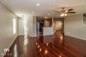 8110 Rosemary Drive in Baytown, TX - Foto de edificio - Building Photo