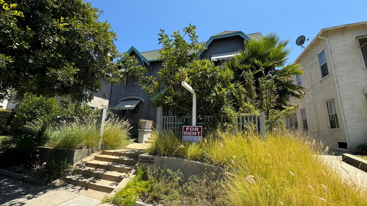 1510 Rosalia Rd, Unit A in Los Angeles, CA - Building Photo