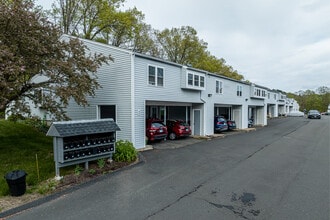 Glenwood in Canton, CT - Foto de edificio - Building Photo