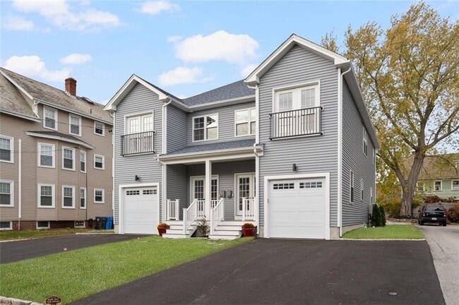 47 Windsor Rd in Cranston, RI - Building Photo - Building Photo