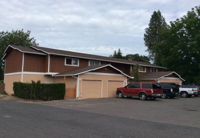 Azteca Apartments in Hillsboro, OR - Building Photo - Building Photo