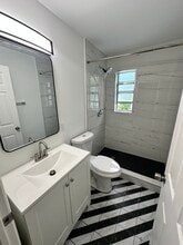 2550 SW 9th St, Unit 2550A in Miami, FL - Building Photo - Building Photo