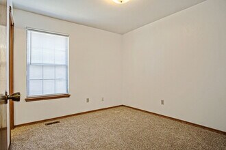 8910 Oak Valley Dr in Midwest City, OK - Building Photo - Building Photo