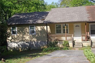 6694 Young Ct in Douglasville, GA - Building Photo - Building Photo